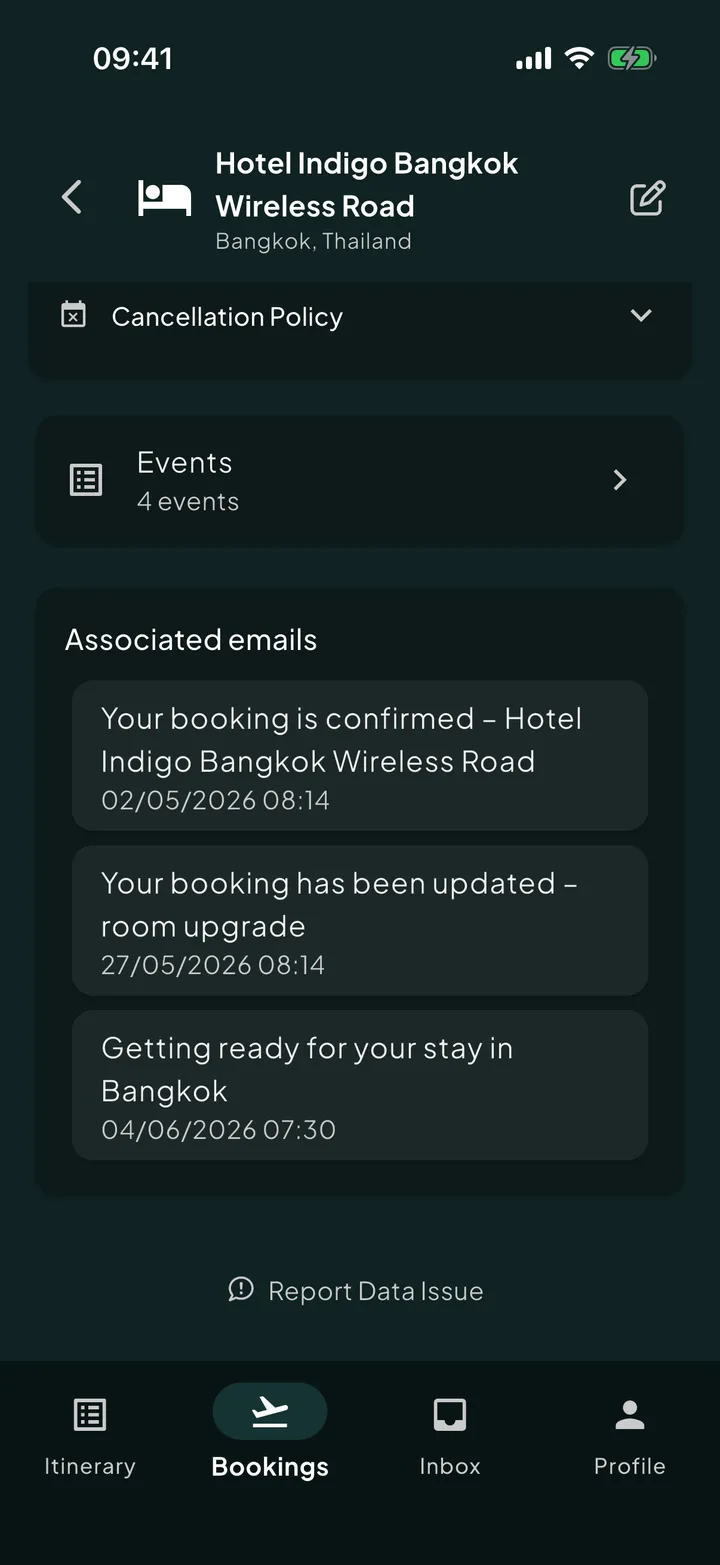 A booking in Skaoot with its history of associated emails merged into one entry.
